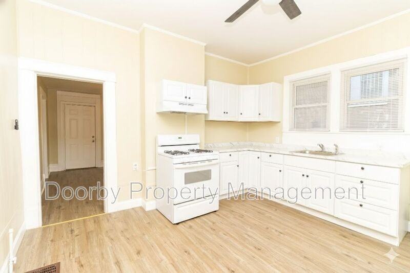 2612 E 19th St - Photo 3 of 12