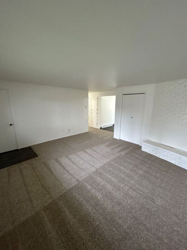 3924 Iberis St Ne - Photo 4 of 17