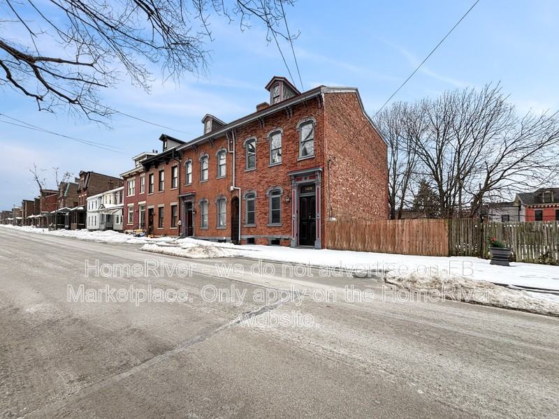 1431 Pennsylvania Ave #1 - Photo 4 of 23