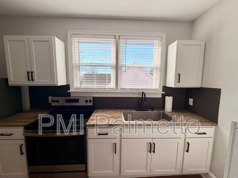 504 1/2 State St - Photo 7 of 16