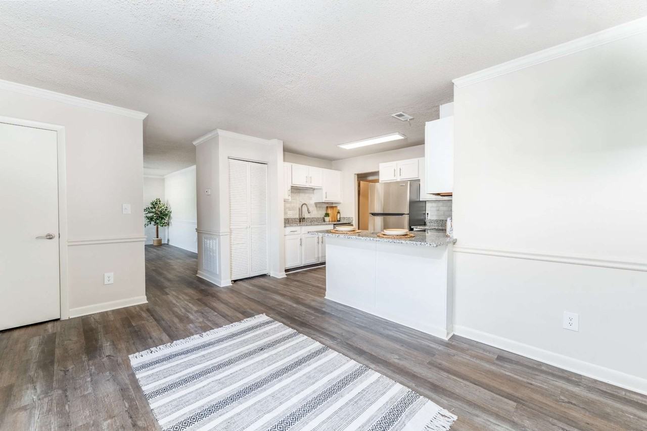 Sugar Creek Apartments - Photo 5 of 21