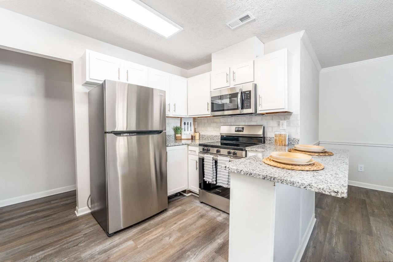 Sugar Creek Apartments - Photo 6 of 21