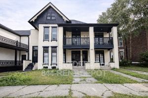 featured image of 800 Se 2nd St #C