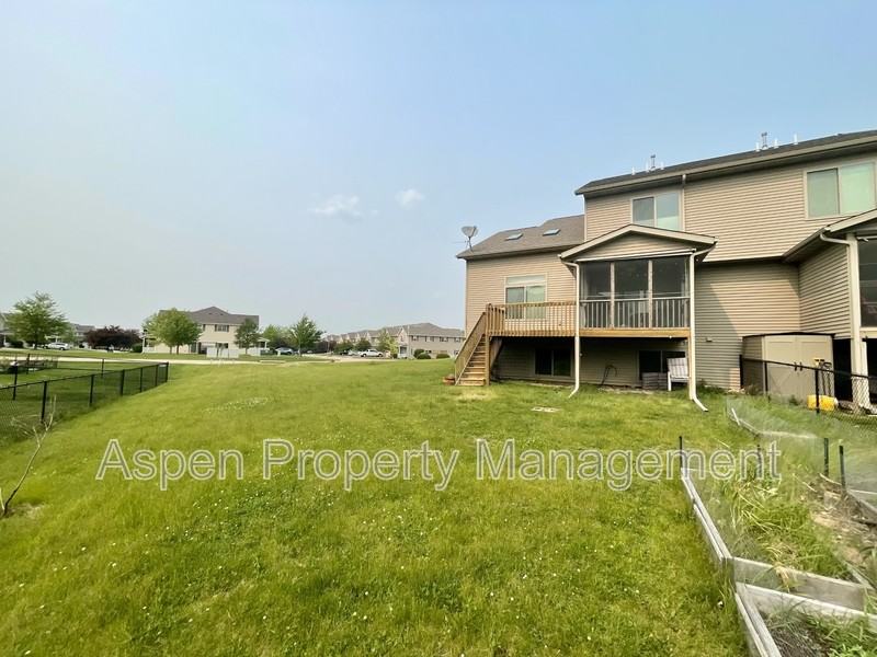 1765 Sara Ct - Photo 2 of 24