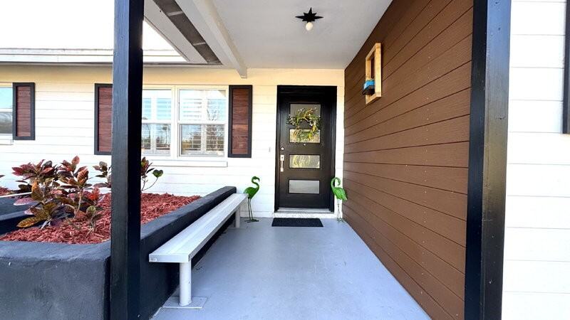 1121 Clearwater Rd - Photo 2 of 26