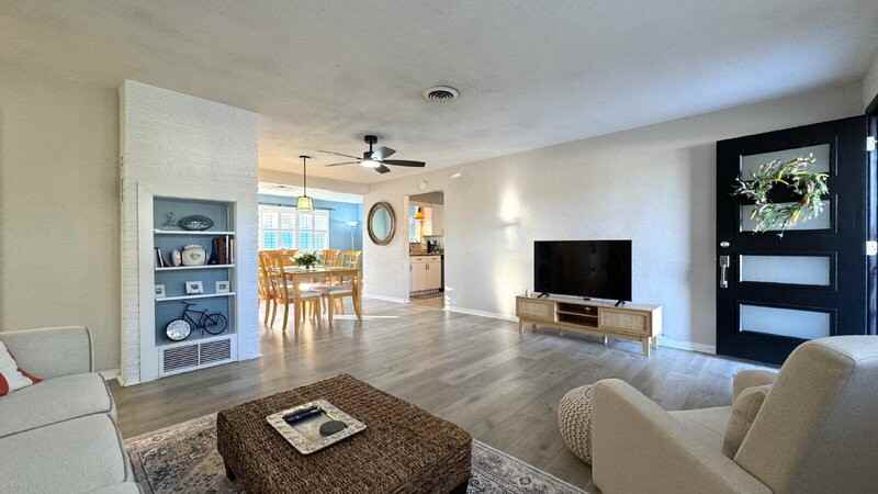 1121 Clearwater Rd - Photo 4 of 26