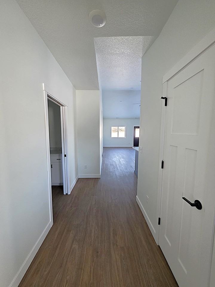 1227 Wisteria Ln - Photo 4 of 24