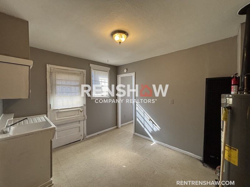 3203 Jackson Ave - Photo 4 of 9