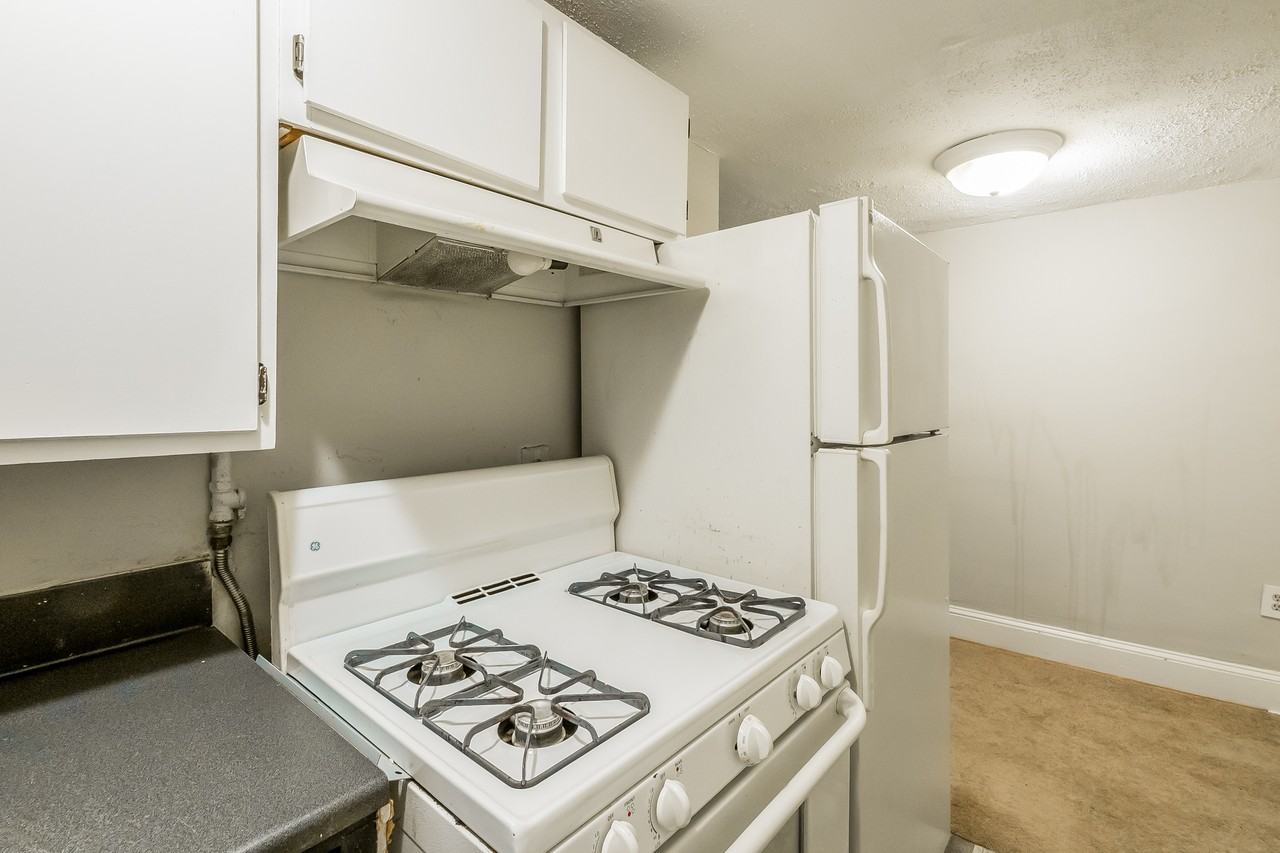 1832 Biltmore St Nw #B2 - Photo 2 of 9