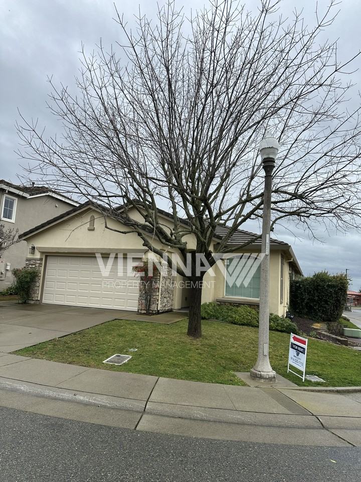 1851 Letterkenny Dr - Photo 2 of 20