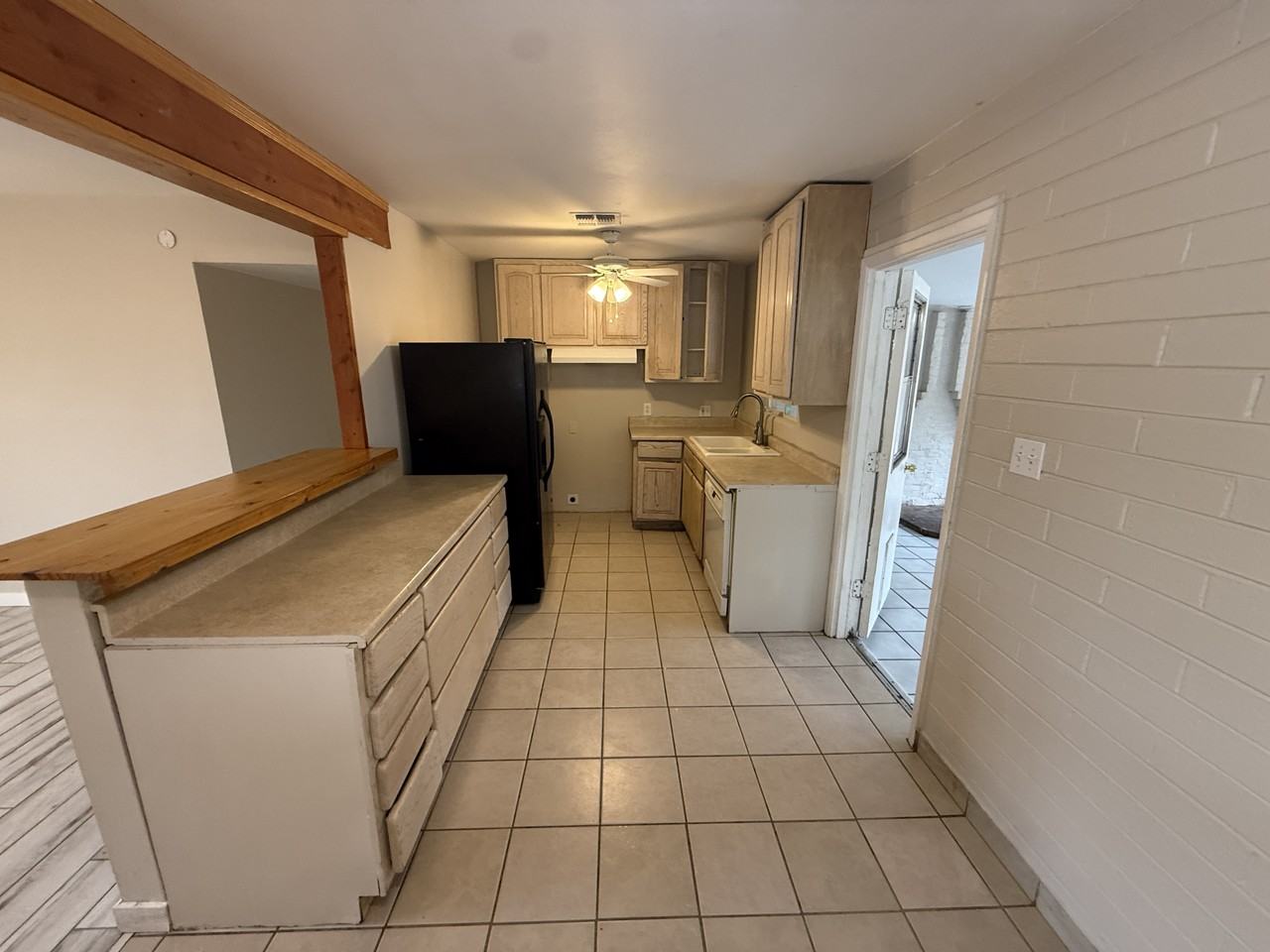 10244 N 18th Ave - Photo 5 of 23