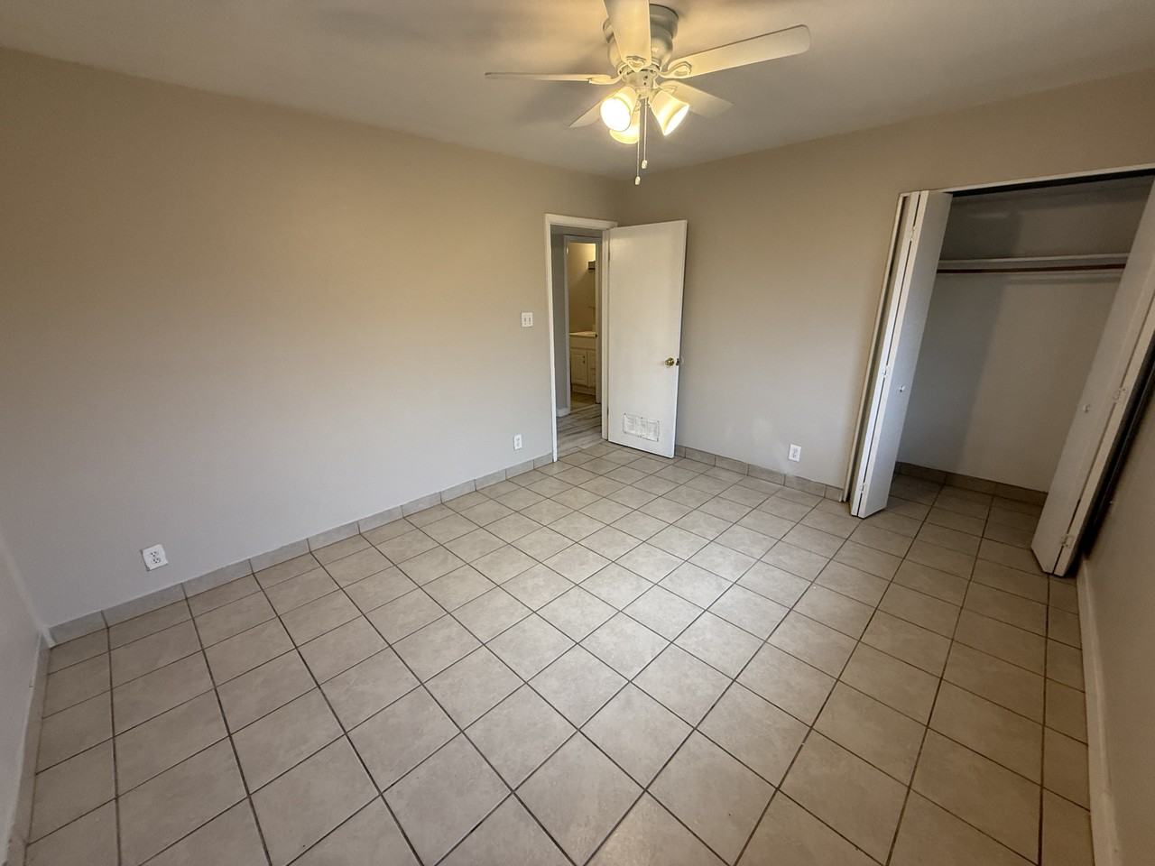 10244 N 18th Ave - Photo 6 of 23