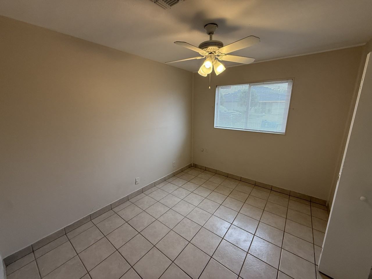 10244 N 18th Ave - Photo 7 of 23