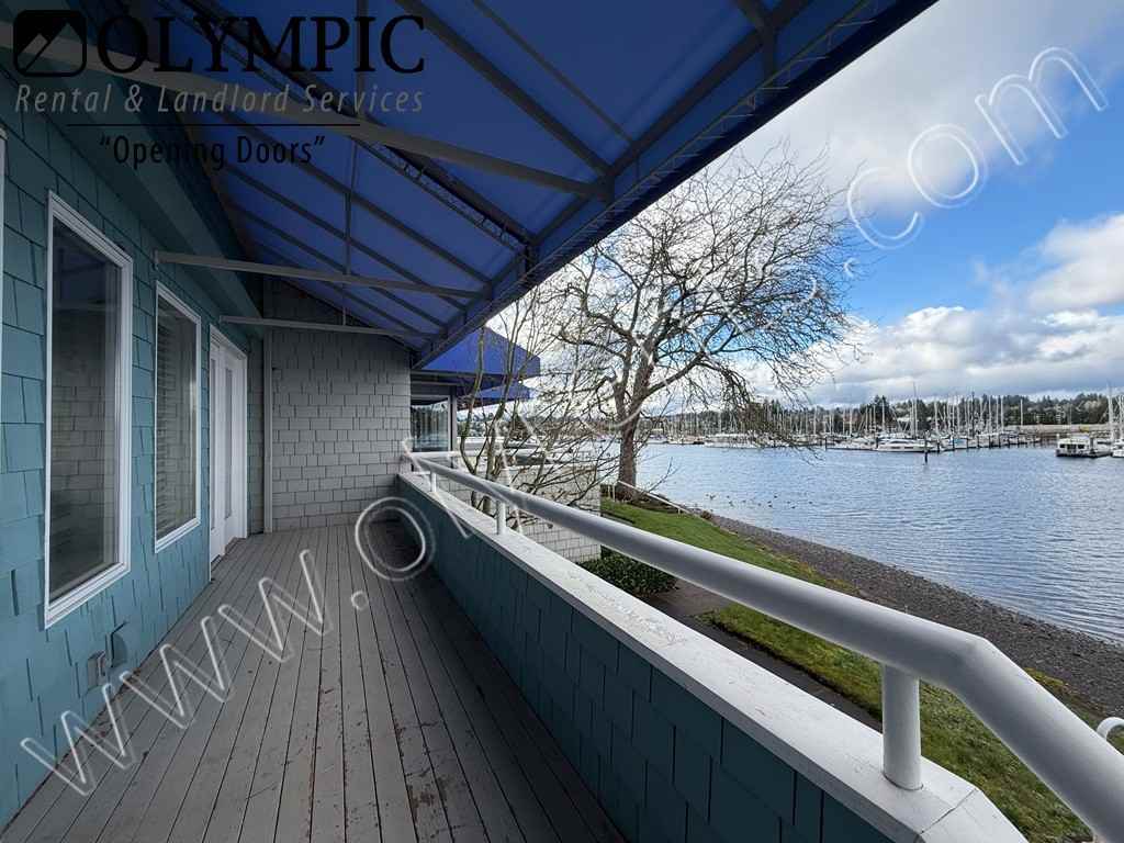 1309 E Bay Dr Ne - Photo 3 of 30