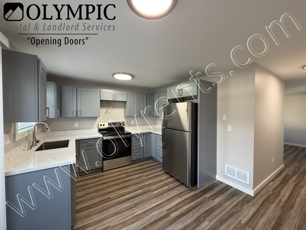 5032 Wilshire Ct Se - Photo 2 of 15