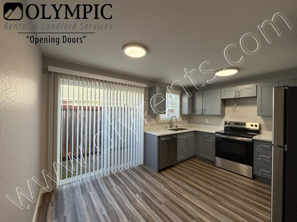 5032 Wilshire Ct Se - Photo 3 of 15