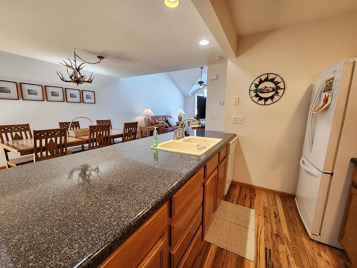 1550 Raven Cir #N - Photo 4 of 25