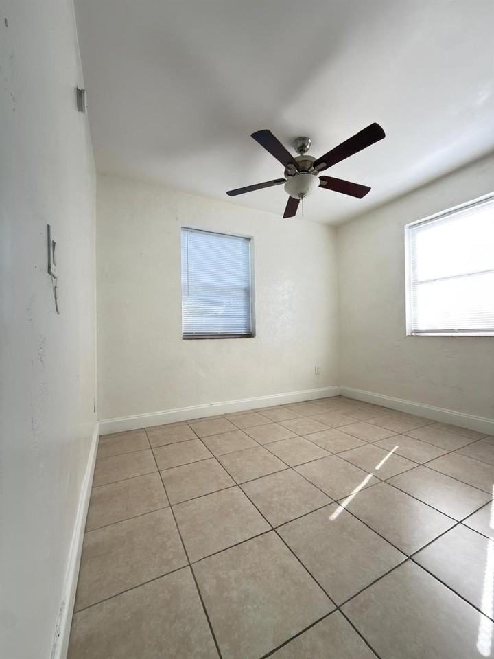 1832 Northeast 49th Street - Photo 5 of 8