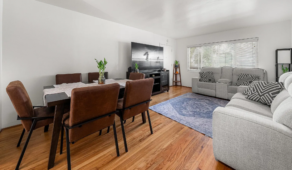 2128 Bath St - Photo 2 of 7