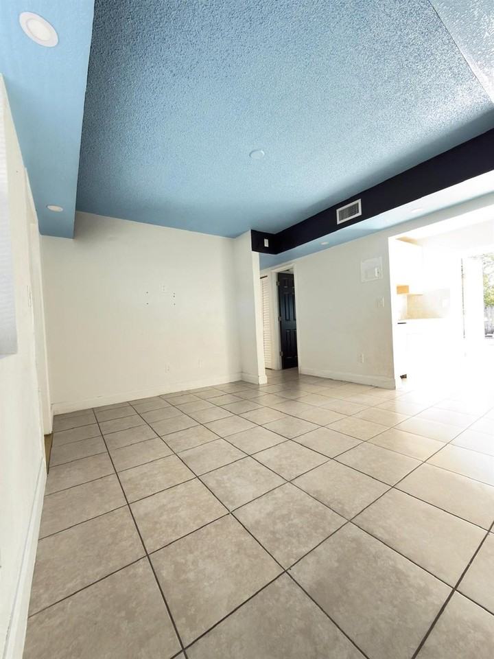 1832 Northeast 49th Street - Photo 6 of 8
