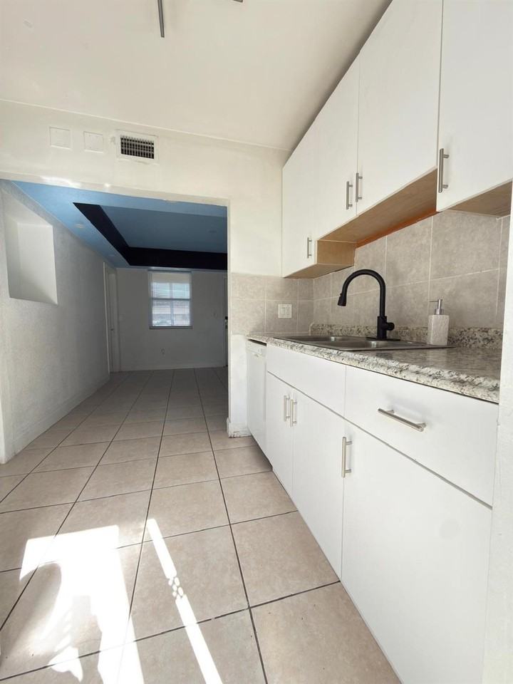 1832 Northeast 49th Street - Photo 4 of 8