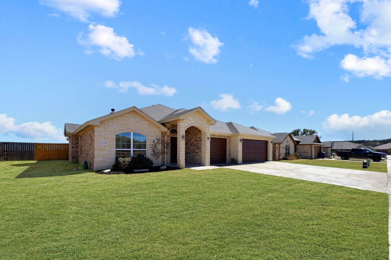 1211 Liberation Ln - Photo 2 of 23