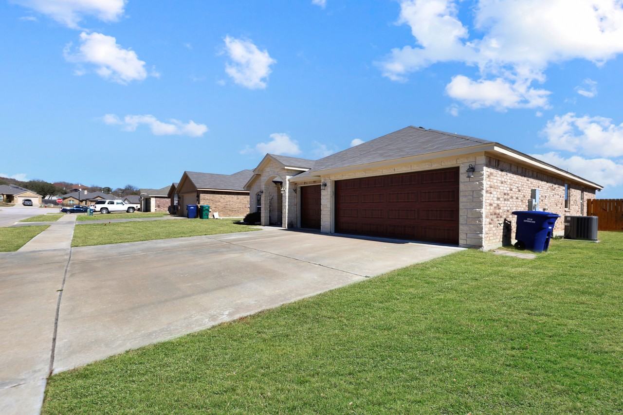 1211 Liberation Ln - Photo 3 of 23