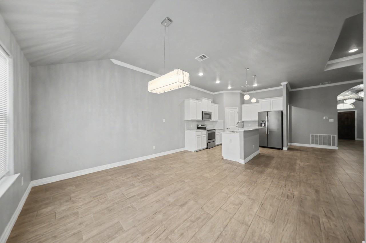 1211 Liberation Ln - Photo 5 of 23