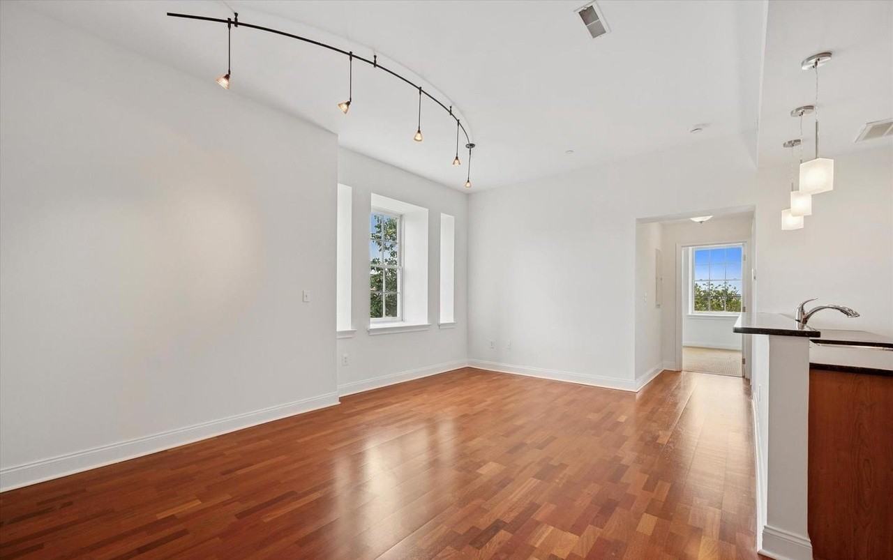 1 Academy Cir - Photo 3 of 11