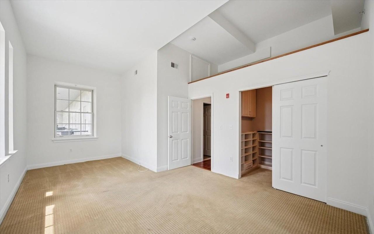 1 Academy Cir - Photo 6 of 11