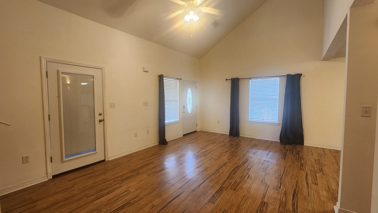 2170 Tom St - Photo 3 of 18