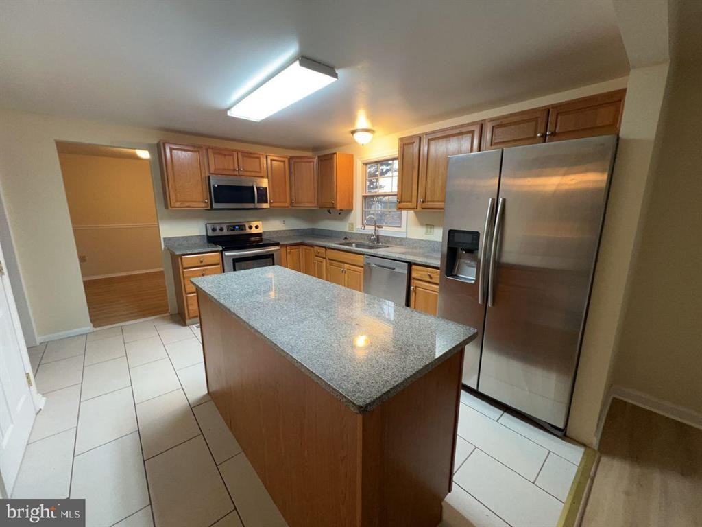 1795 Harvest Dr - Photo 3 of 19