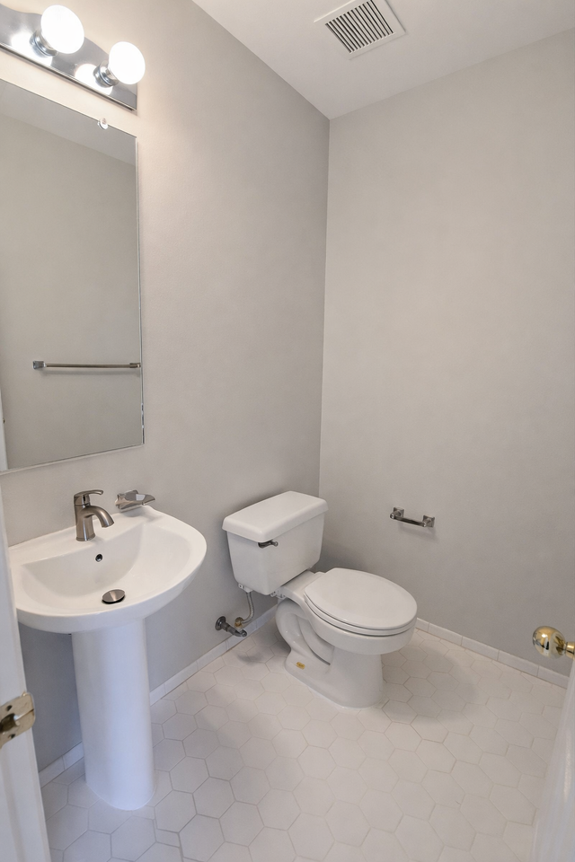 4 Elm Tree Ct - Photo 5 of 23