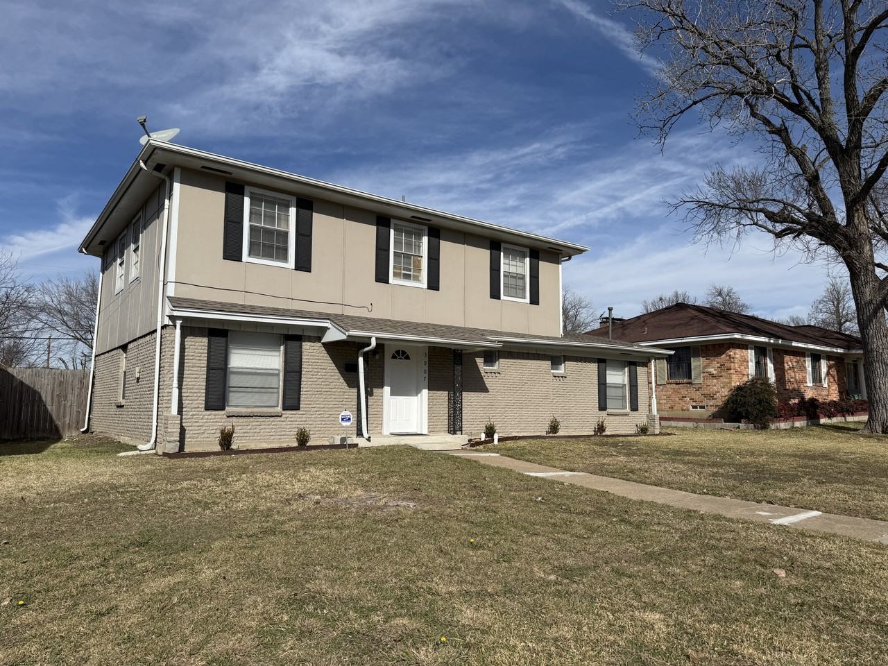 3907 Emerald Dr - Photo 2 of 22