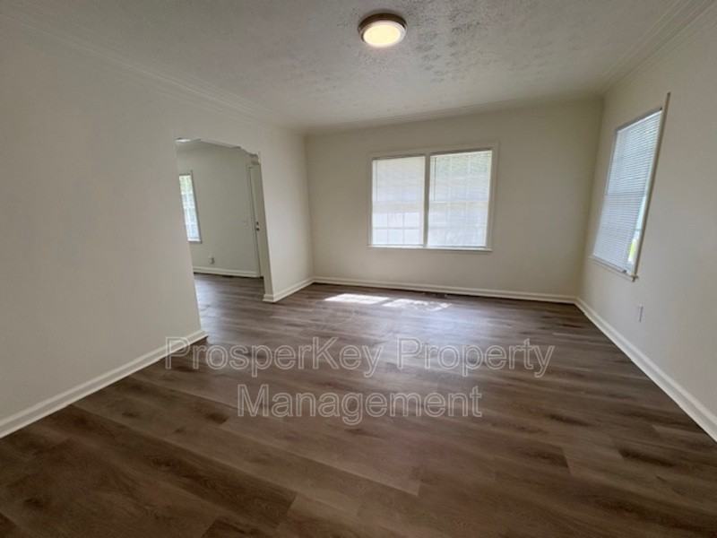 2135 Avalon Rd - Photo 5 of 20