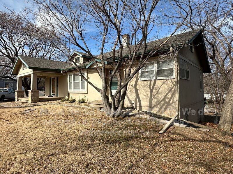 10116 Johnson Dr - Photo 3 of 36