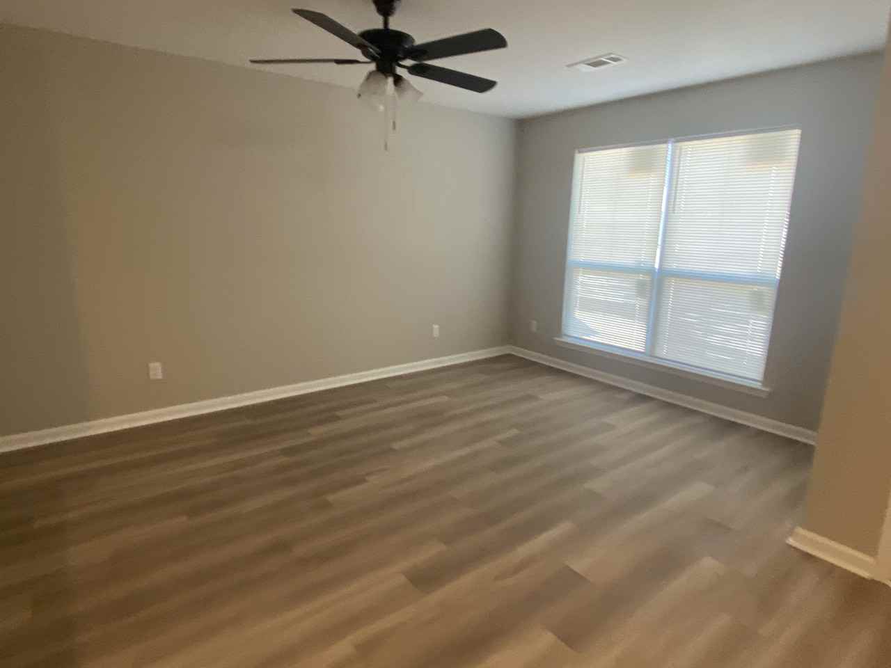 1305 Lee Mac Dr - Photo 2 of 11