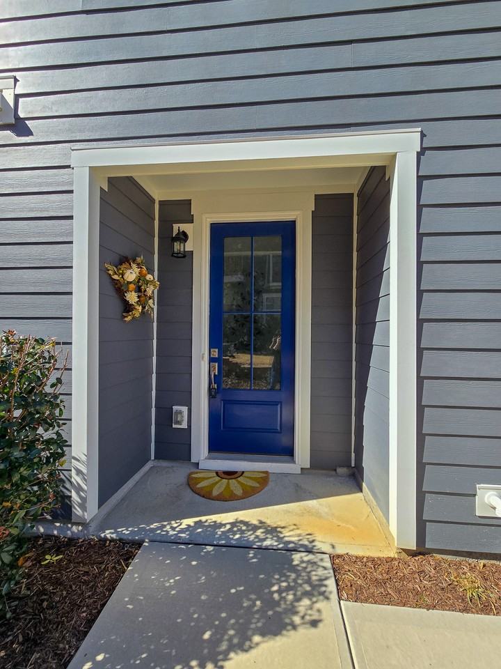 1061 Larabee Ln - Photo 2 of 50