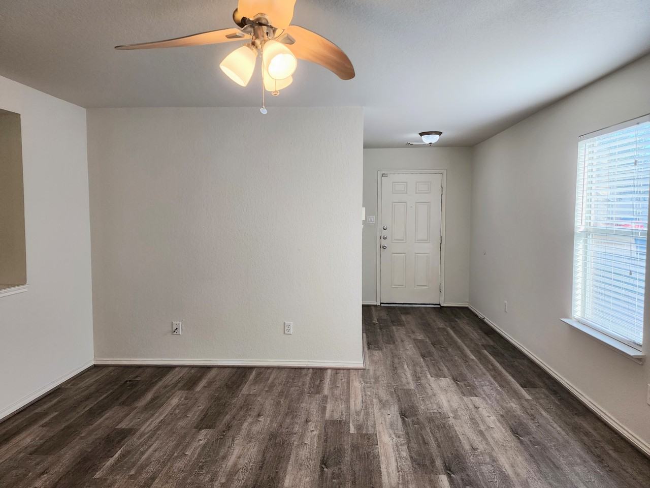 6527 Fairbrook Park Ln - Photo 4 of 33