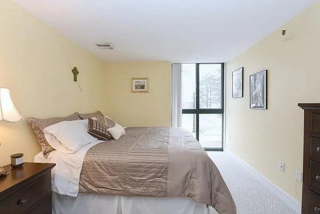 42 8th St #5104 - Photo 7 of 18