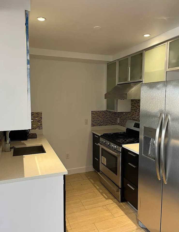 4235 Main St #6B - Photo 5 of 10