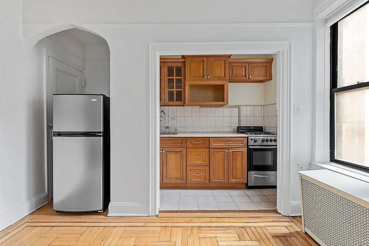 4333 46th St #B16 - Photo 2 of 5