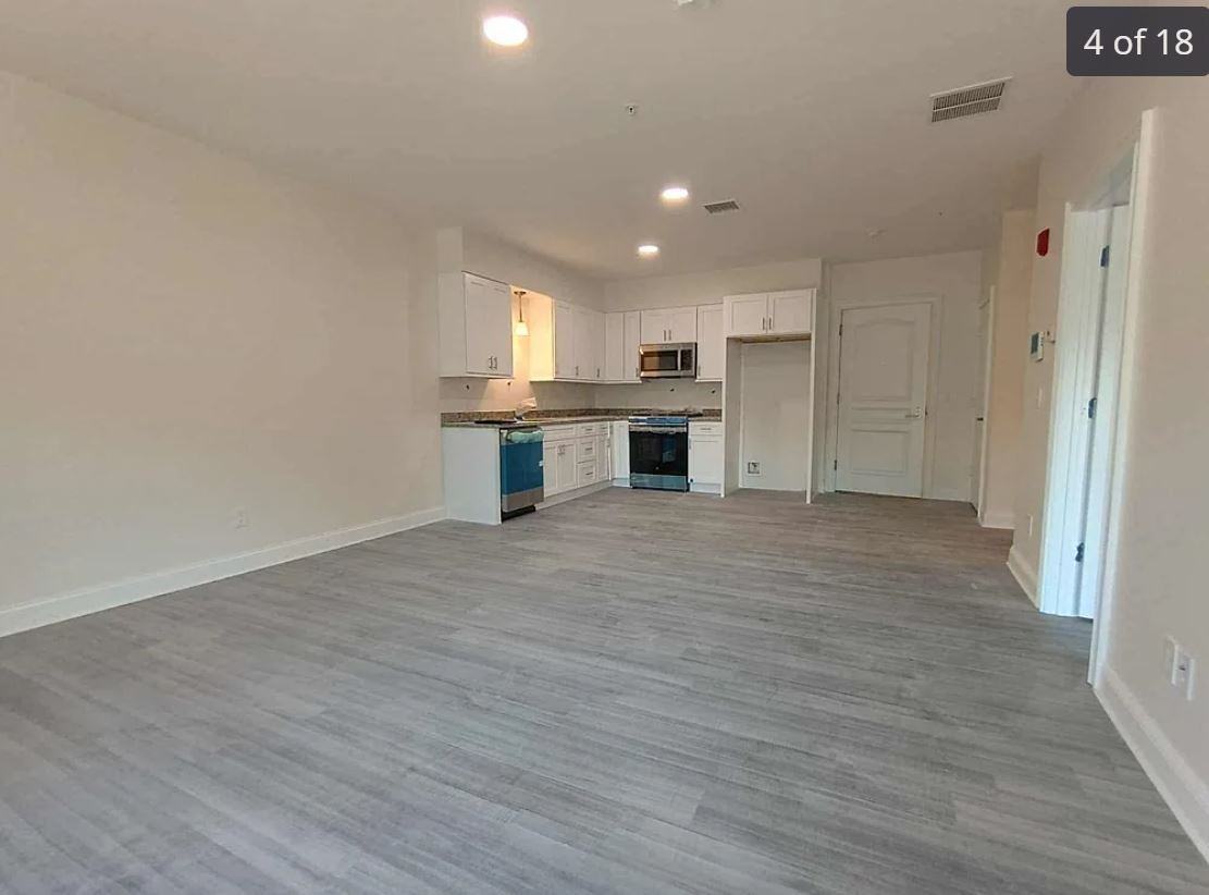 10 Franklin Ave - Photo 4 of 9