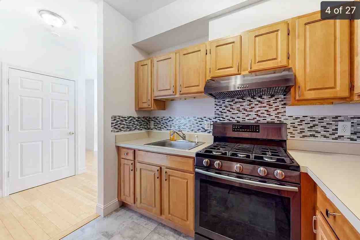 352 Blue Hill Ave - Photo 6 of 11