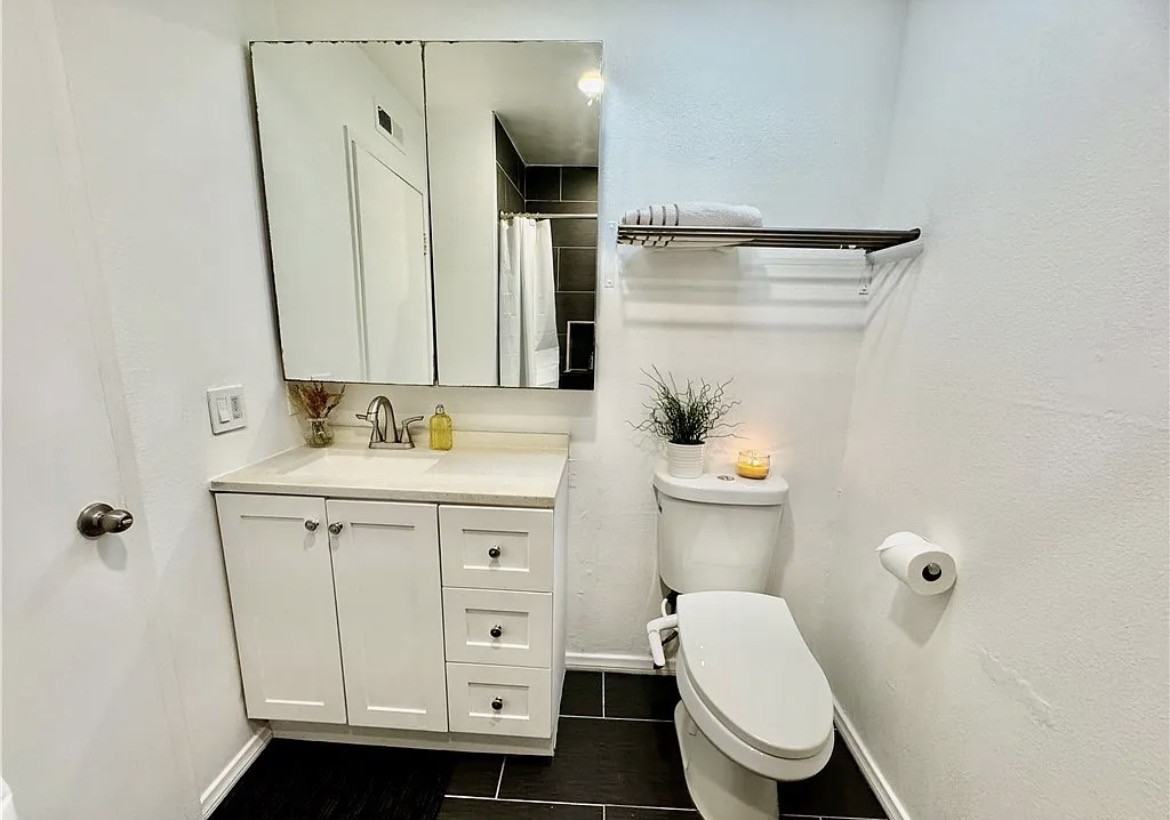 10580 Lakeside Dr N #E - Photo 2 of 9