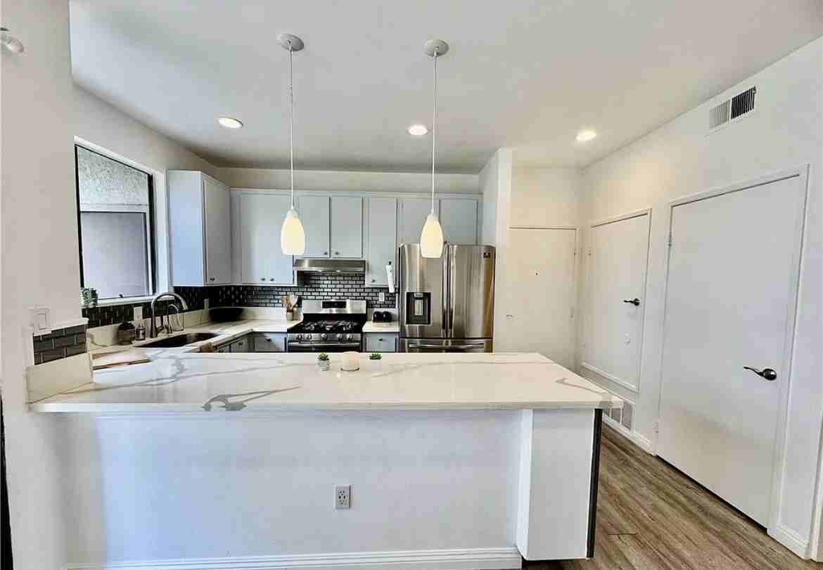 10580 Lakeside Dr N #E - Photo 7 of 9