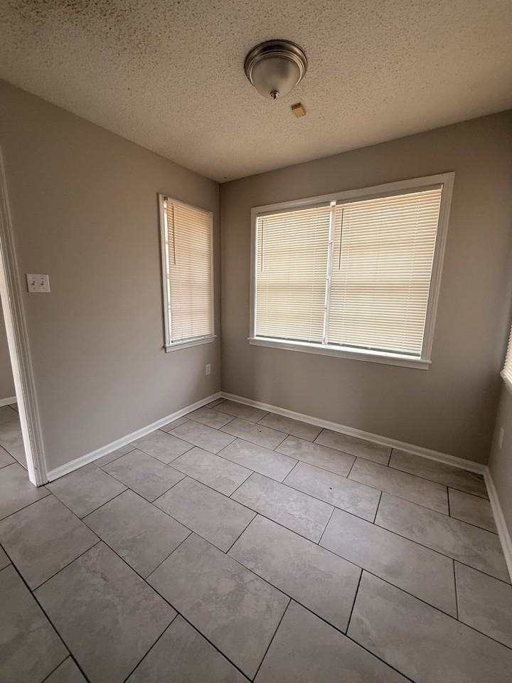 2864 Whitney Ave - Photo 7 of 15