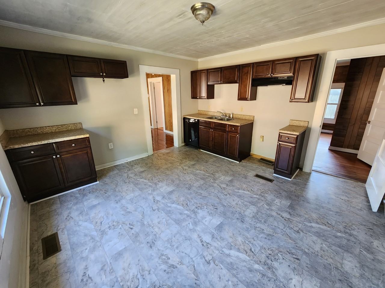 131 North Ave - Photo 5 of 18