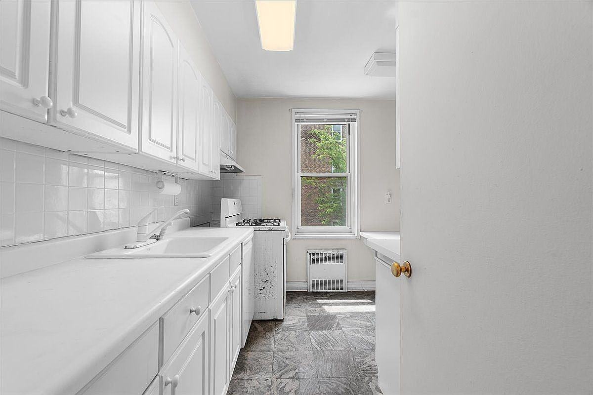 11220 72nd Dr #A33 - Photo 5 of 10