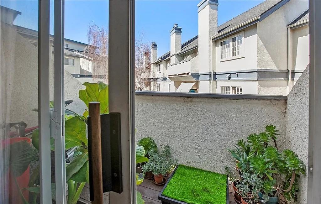 1037 Southwood Dr - Photo 3 of 3